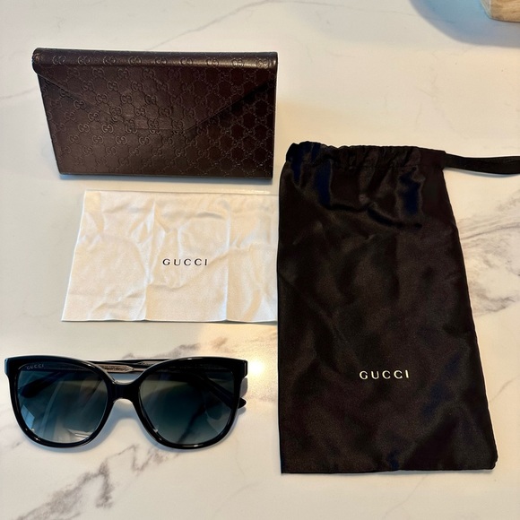 Gucci Accessories - Gucci sunglasses, black